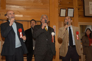 アルベロベッロ市長、評議員によるイタリアソング披露の画像