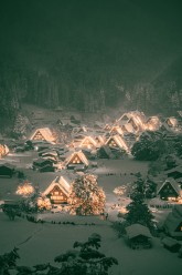 冬の合掌造り集落全景