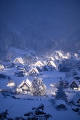 冬の合掌造り集落全景