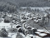 冬の合掌造り集落全景