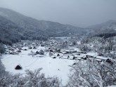 冬の合掌造り集落全景