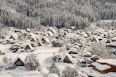 冬の合掌造り集落全景