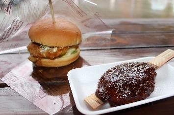 グランマ特製合掌五平餅・結馬豚焼肉バーガー